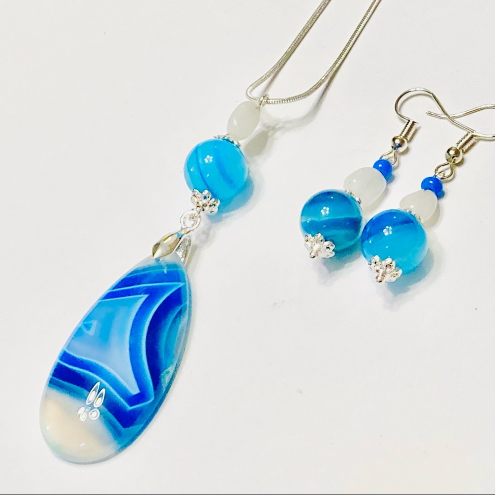 Coordinated Set Onyx Stone Pendant With Moonstone Necklace & Matching Earrings🦋 - Picture 3 of 14